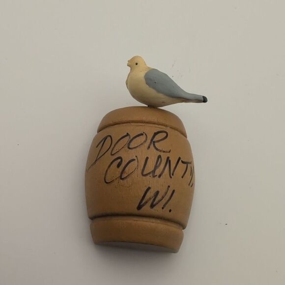 Lot of 4 Wisconsin kitschy‎ refrigerator magnets souvenir - Picture 6 of 6